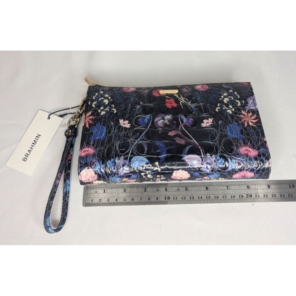 Brahmin Daisy Large Zip Wristlet - Folktale Melbourne, NWT - Picture 6 of 9